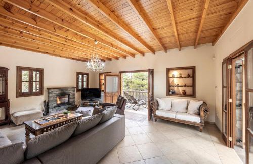Pedhoulas Villa | Troodos Mature Pine Chalet