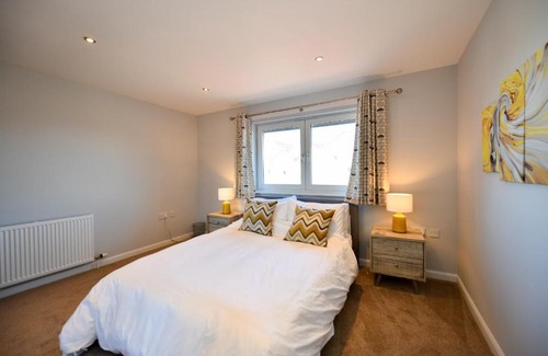 Troon House | Troon Executive Apartment