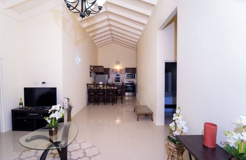 Falmouth House | Tropical Escape, Spacious 2 Bedroom Vacation Oasis with WiFi, AC