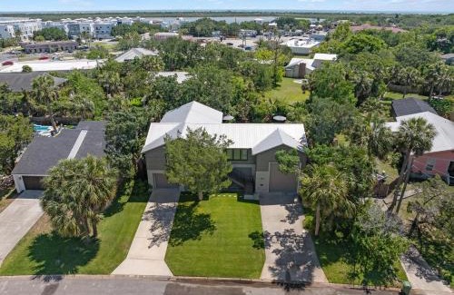St. Augustine House | Tropic Bliss l Backyard Oasis l Mins to DNTN
