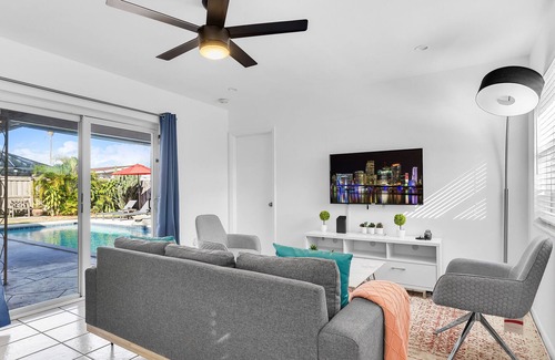 Driftwood House | Tropic Home 3 Bedrooms with Pool & Relax Backyard
