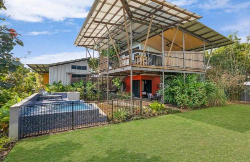 Parap Villa | Tropic Pavilion - Breezy Designer Retreat near Beach