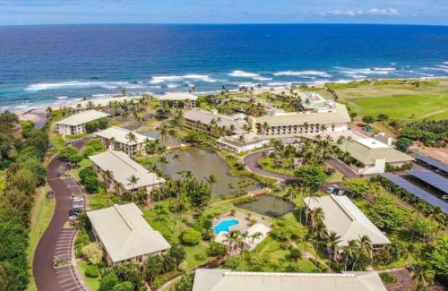 Hanamaulu House | Tropical 1 Bedroom with 2 Full Bath at Resort