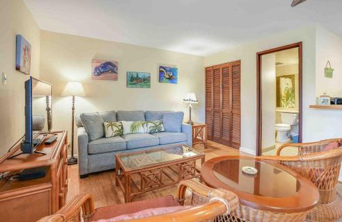 Hanamaulu House | Tropical 1 Bedroom with 2 Full Bath at Resort