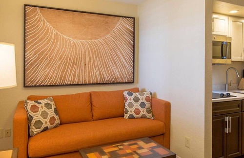 Ormond Shores Condo | Tropical 1BD vacation condo in beautiful resort setting with pool amenities to enjoy