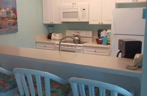 Sanibel Condo | TROPICAL 2 BR/2 Ba, 77 Steps to BEACH Unit #304/20% DISCOUNT/Dogs welcome!