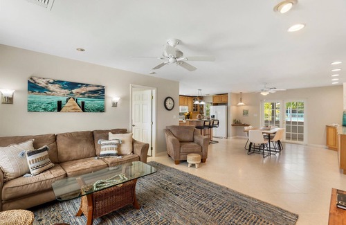Cutthroat Harbor Estates House | Tropical 3BR on Canal – Dock for 30' Boat, Outdoor Shower, Bikes, Sleeps 6