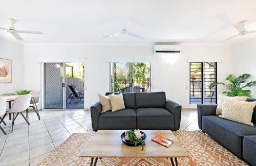 Fannie Bay House | Tropical Allure - A Tranquil Fannie Bay Oasis