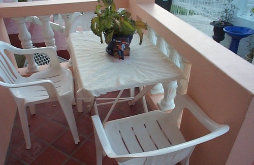 Douglas Apartment | Tropical Apartment with private patio. Walk to Beaches, Shops & Cafes