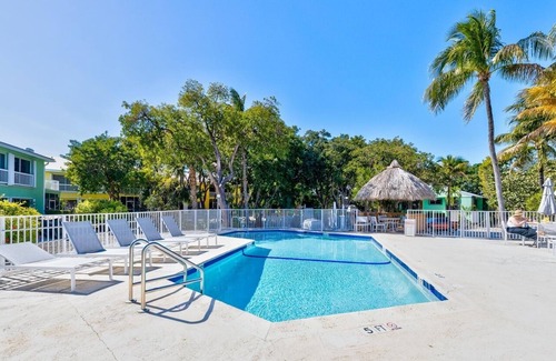 Rock Harbor Condo | Tropical Bayside Condo with Dock