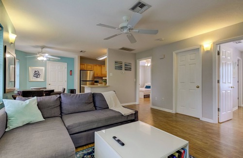 Indian Rocks Beach House | TROPICAL Beach House, 2 Bedroom/2 Bathroom, KING sized bed, Steps to Beach