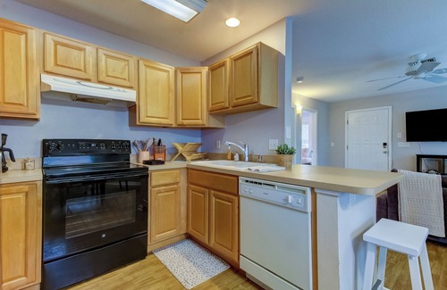 Indian Rocks Beach House | TROPICAL Beach House, 2 Bedroom/2 Bathroom, KING sized bed, Steps to Beach