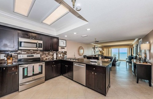 Indian Shores Apartment | Tropical Beachfront suite at Sea Gate Resort