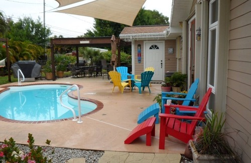 Vero Beach House | Tropical Breeze ðHeat Pool â
Wifi â
Fenced â
Boat/RV Park â
Kayak Bikes â
Near Beach