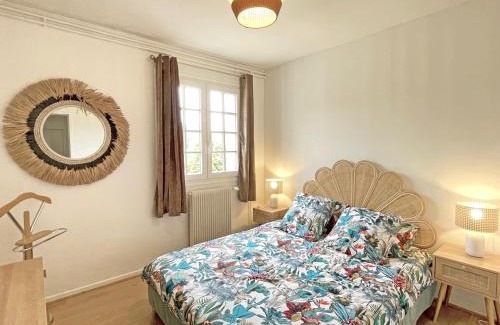 Saint-Martin-en-Biere Apartment | Tropical Chill
