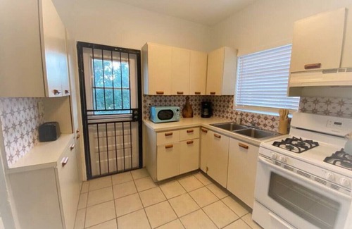 Coral Way Apartment | Tropical Charm - Little Havana/Calle Ocho 2