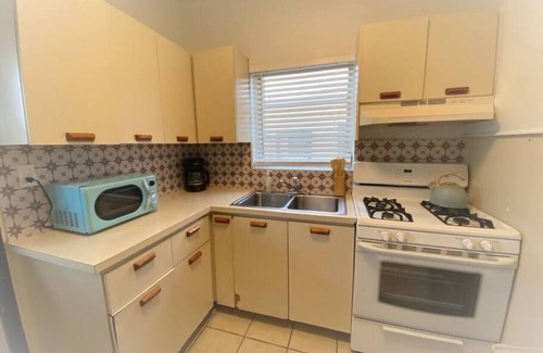 Coral Way Apartment | Tropical Charm - Little Havana/Calle Ocho 2