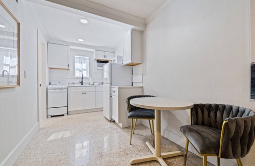 Indian Rocks Beach Apartment | Tropical Coquina Cove Studio #5 Heated POOL. 5 Min Walk to Beach