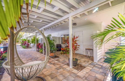 Indian Rocks Beach Apartment | Tropical Coquina Cove Studio #5 Heated POOL. 5 Min Walk to Beach