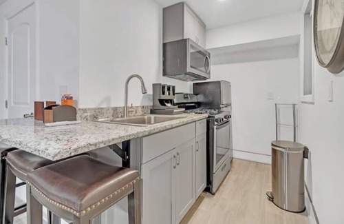 East Side Apartment | Tropical Delight Studio Suite