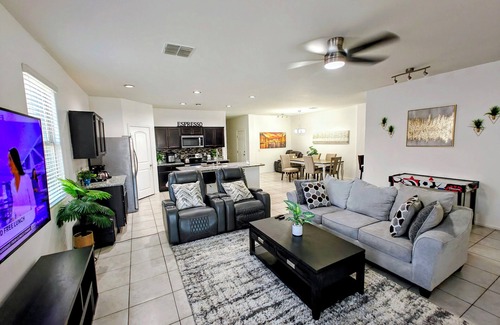 Maricopa House | Tropical Desert Oasis. New built! Family friendly. Grill,Tiki bar&Mountain view.