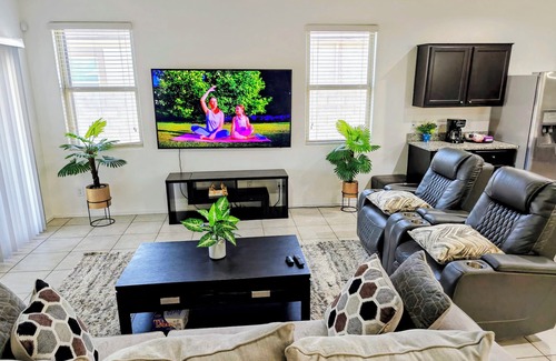 Maricopa House | Tropical Desert Oasis. New built! Family friendly. Grill,Tiki bar&Mountain view.