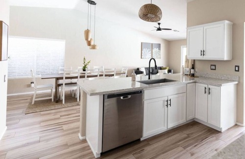 Paradise Valley Village House | Tropical Desert Vibe! Perfect Getaway w Pool&Spa