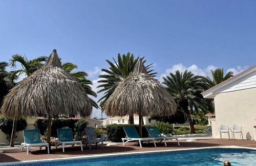 Willemstad House | Tropical detached bungalow with communal pool. 2 bathrooms and washingmachine.