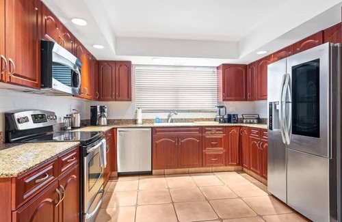 Cypress Lakes Villa | Tropical Dream: Waterfront pool home w/boat rental