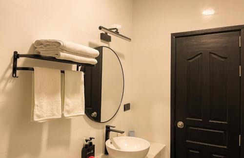 Hangnaameedhoo Hotel | Tropical Escape Inn