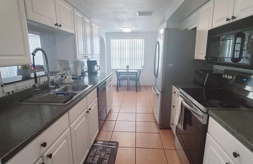 Forest Hills House | Tropical Escape Pool + Beaches Nearby 5min, Tarpon Spring