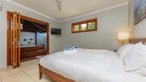 Palm Cove House | Tropical Essence - Palm Cove