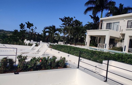 Rio San Juan Villa | Tropical garden, infinity pool, sea view and breathtaking nature. Starlink.
