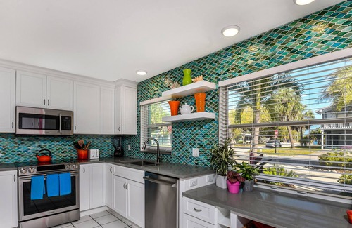 Indian Rocks Beach House | Tropical Getaway...Private Pool...Steps to the Beach