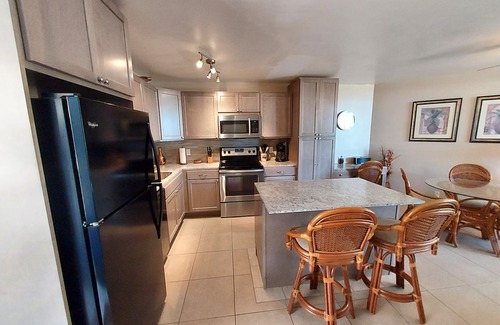 Kihei Condo | Tropical Getaway -Deluxe Oceanfront Condo Amazing Ocean View Free Wifi /Parking