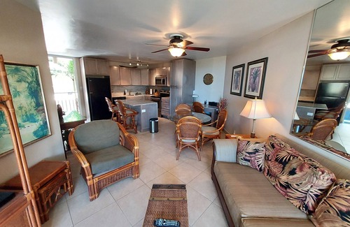 Kihei Condo | Tropical Getaway -Deluxe Oceanfront Condo Amazing Ocean View Free Wifi /Parking
