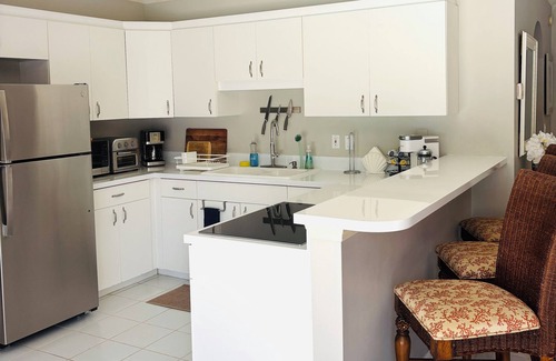 Palm Beach Country Estates House | Tropical Getaway in your own private Guest House w/pool - 10 min from the beach!