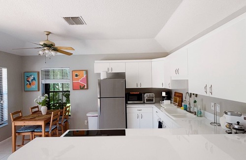 Palm Beach Country Estates House | Tropical Getaway in your own private Guest House w/pool - 10 min from the beach!