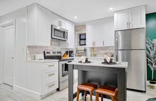 Coral Way House | Tropical Guest House at VIlla Verde Miami