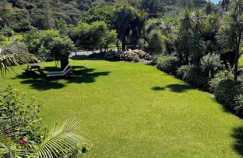 Tutukaka Apartment | Tropical Hideaway 150 meters from the beach.