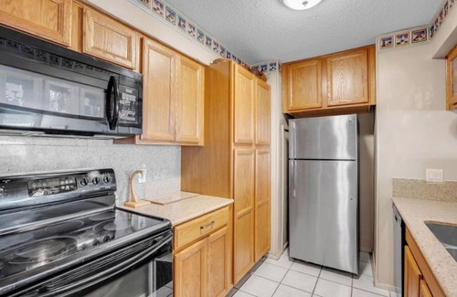 Granite Shoals Condo | Tropical Hideaway Condo