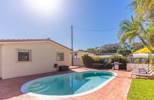 Driftwood House | Tropical Home with Guest house and Private Pool