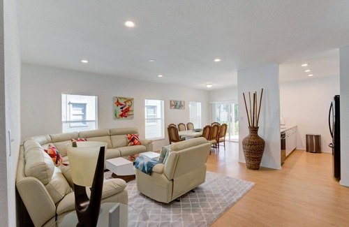 Pine Gardens South House | Tropical Jupiter Seascape