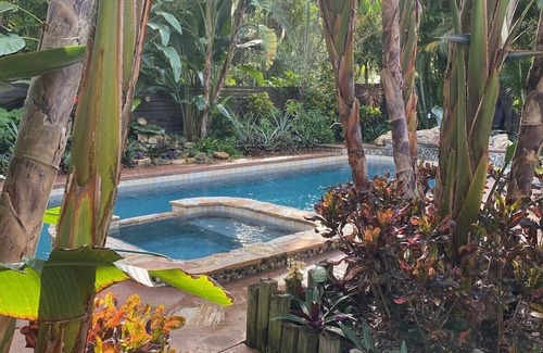 Mount Dora House | Tropical lagoon-style vintage home in historic Mt Dora