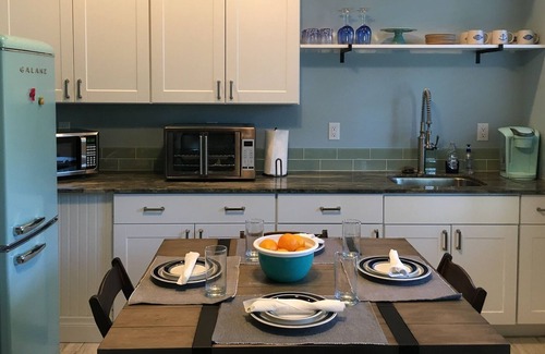 Parker Ridge House | Tropical little hideaway less than 5mi to Palm beach,great patio and grill area.