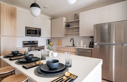 Loughman Apartment | Tropical Luxe near DISNEY - POOL, GYM, ENTERTAINMENT ROOM - Great for Relaxing