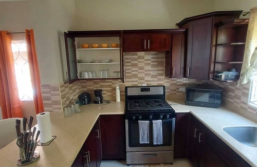 Ocho Rios House | Tropical Luxury 2 bedroom Jamaican townhouse