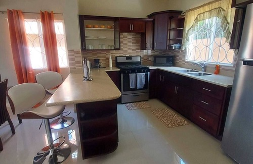 Ocho Rios House | Tropical Luxury 2 bedroom Jamaican townhouse