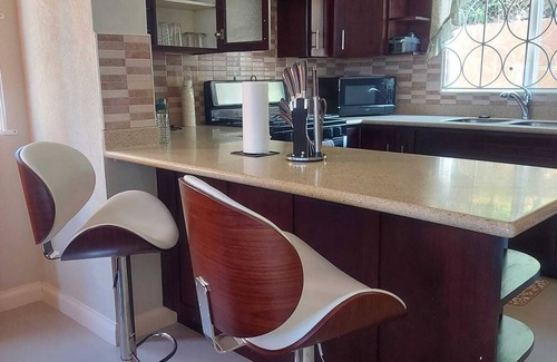 Ocho Rios House | Tropical Luxury 2 bedroom Jamaican townhouse