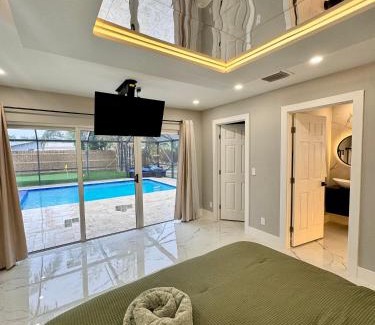 West Palm Beach Villa | Tropical Luxury Paradise - Fully Renovated in WPB